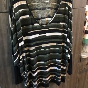 Lane Bryant Shirt w/bat wing sleeves. Size 22/24